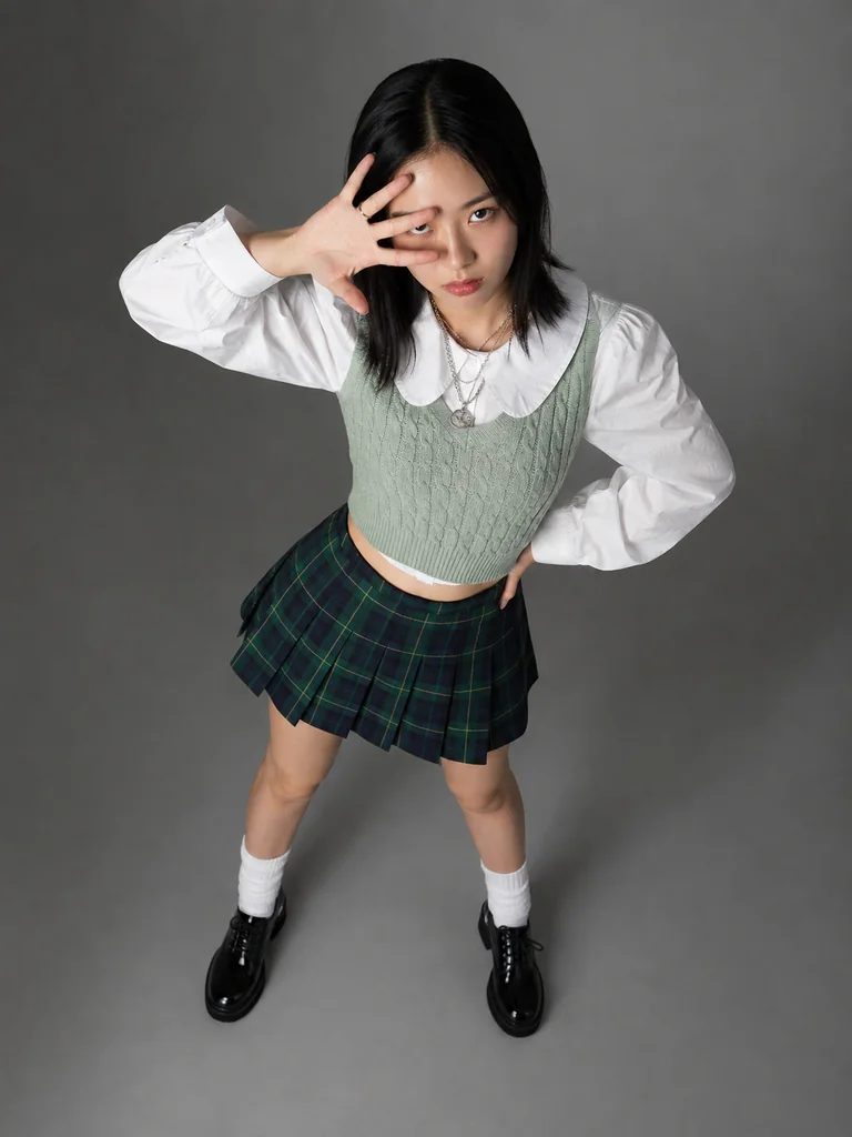 The model before the outfit change